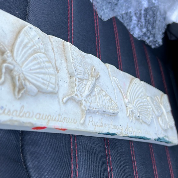 HENFEATHERS Butterfly Plaque - Vintage/ discontinued. + free hook - Picture 6 of 14